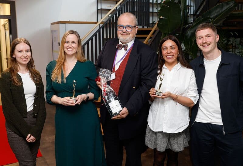 image of 5 colleagues posing with ferrero stars award dentsu x germany